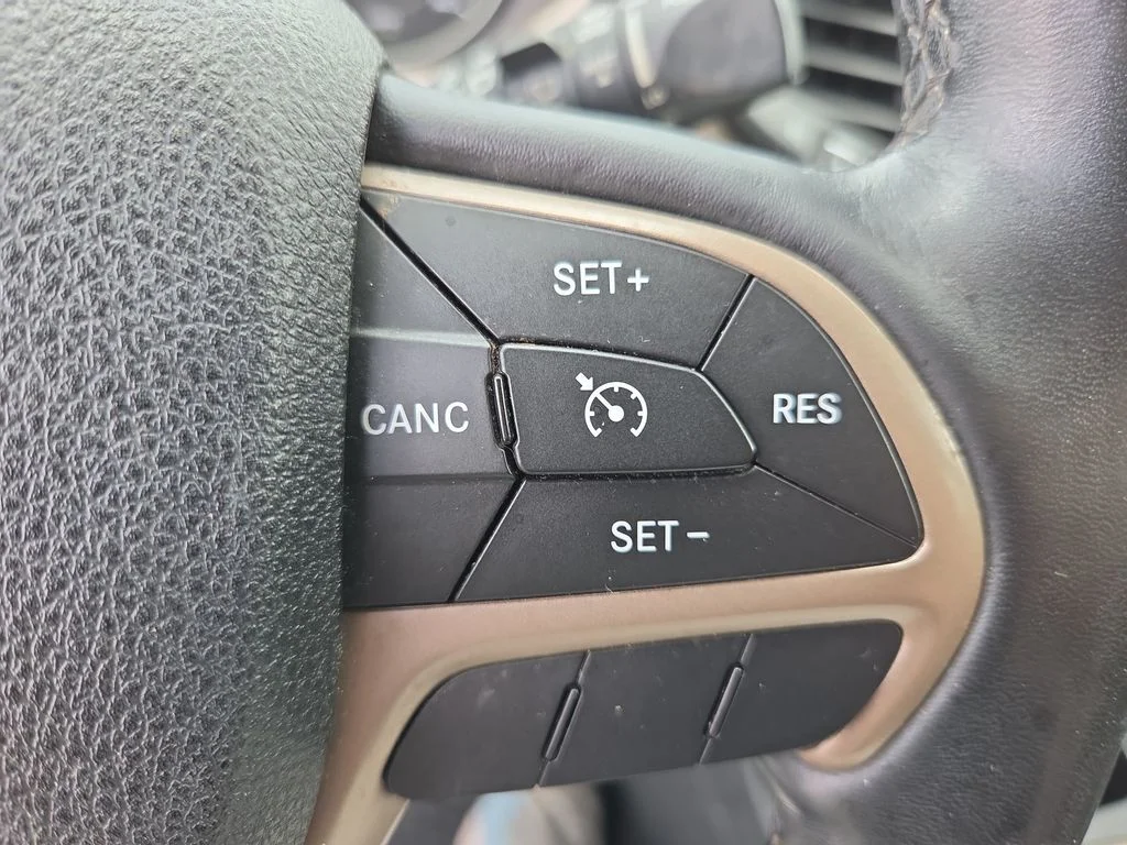 Used 2014 Gray Jeep Latitude image 29