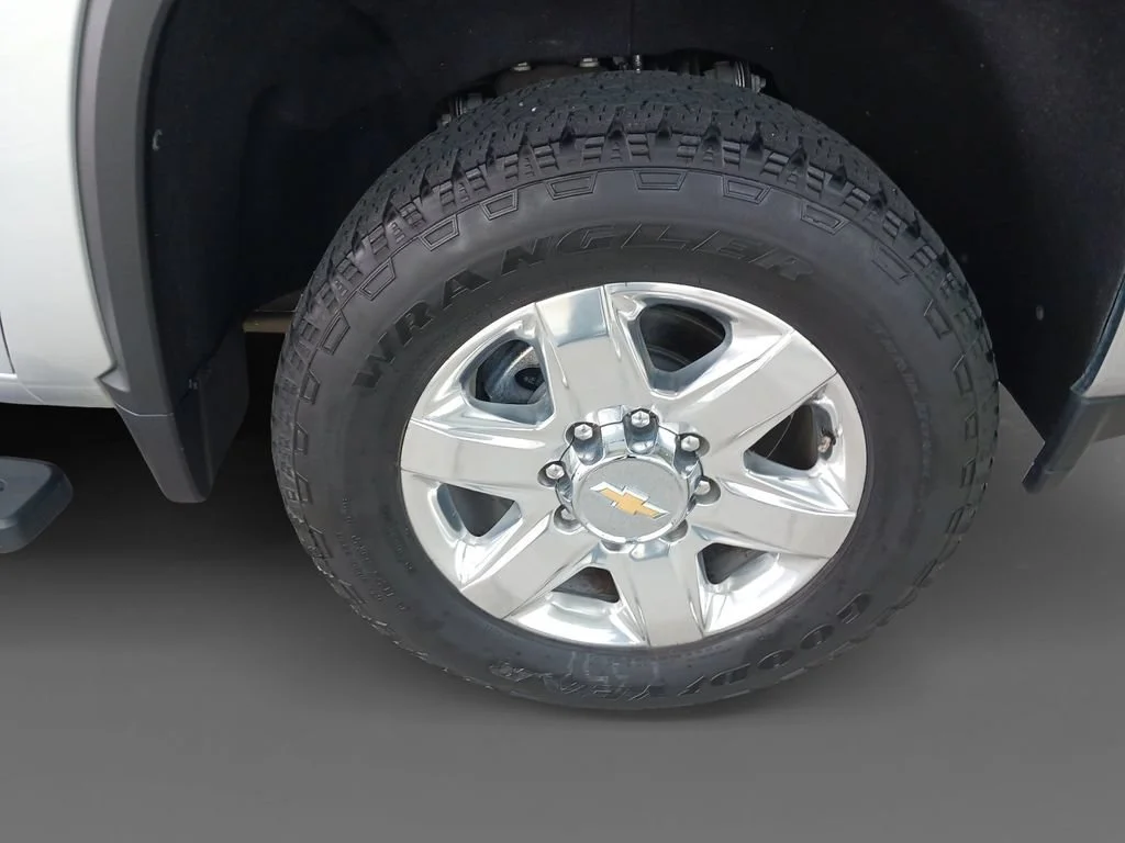 Used 2022 Silver Ice Metallic Chevrolet LTZ image 16