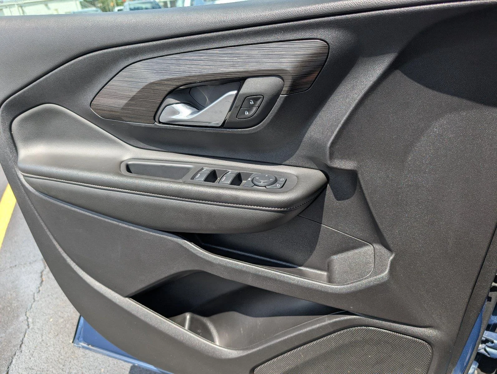 Used 2024 Downpour Metallic GMC SLE image 15