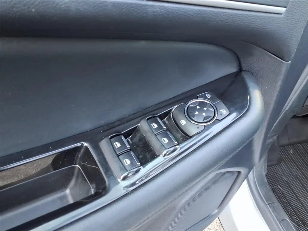 Used 2020 Silver Ford SEL image 14