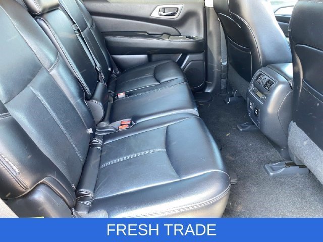 Used 2018 Caspian Blue Nissan SL image 14