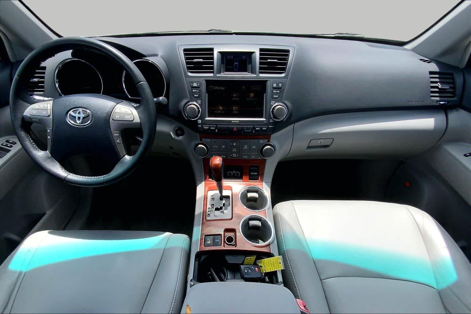 Used 2010 Waveline Pearl Toyota Limited image 14