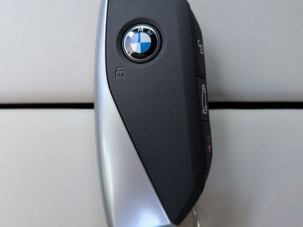 New 2026 Mineral White Metallic BMW xDrive50e image 30