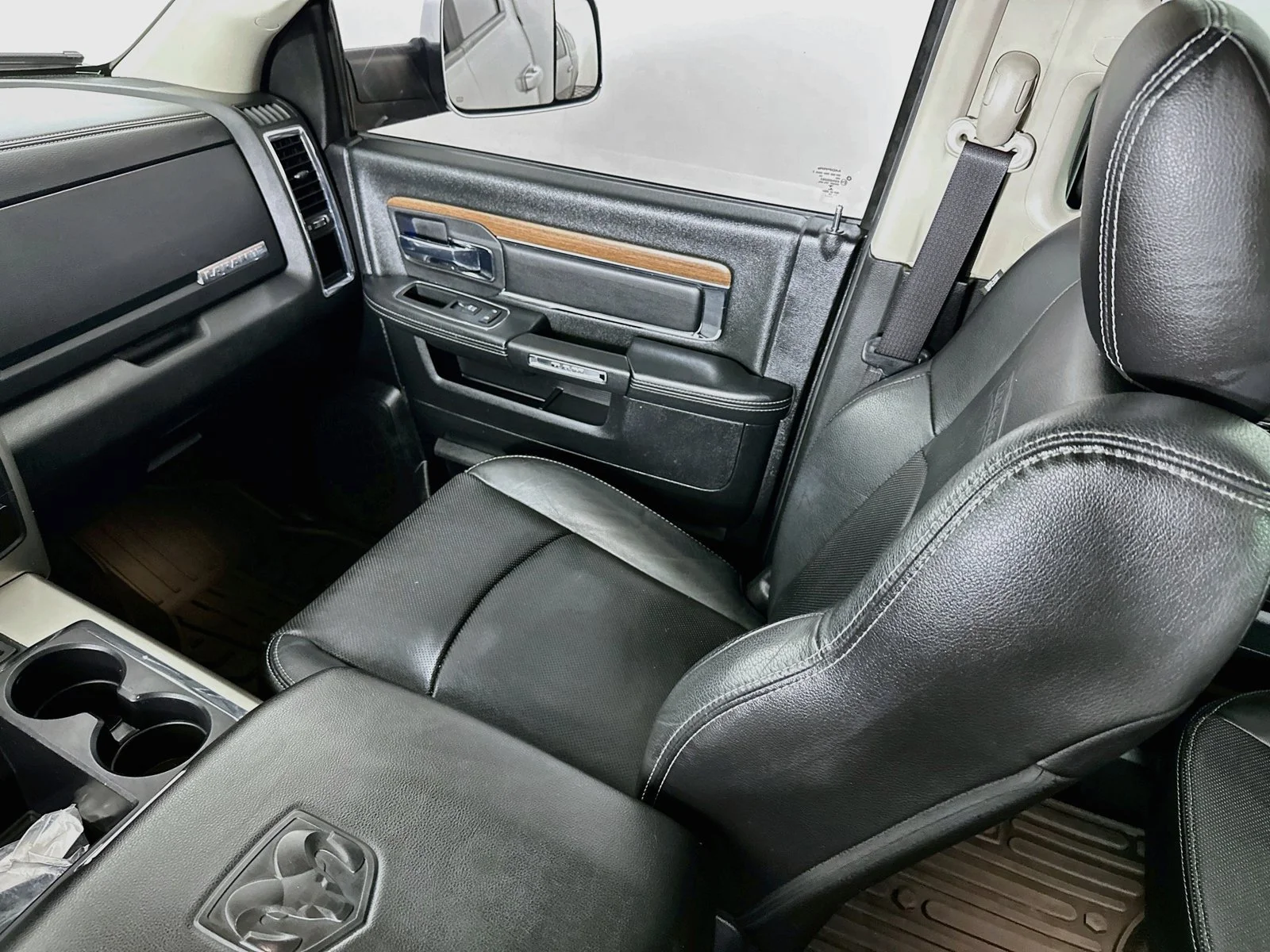 Used 2015  Ram Laramie image 26
