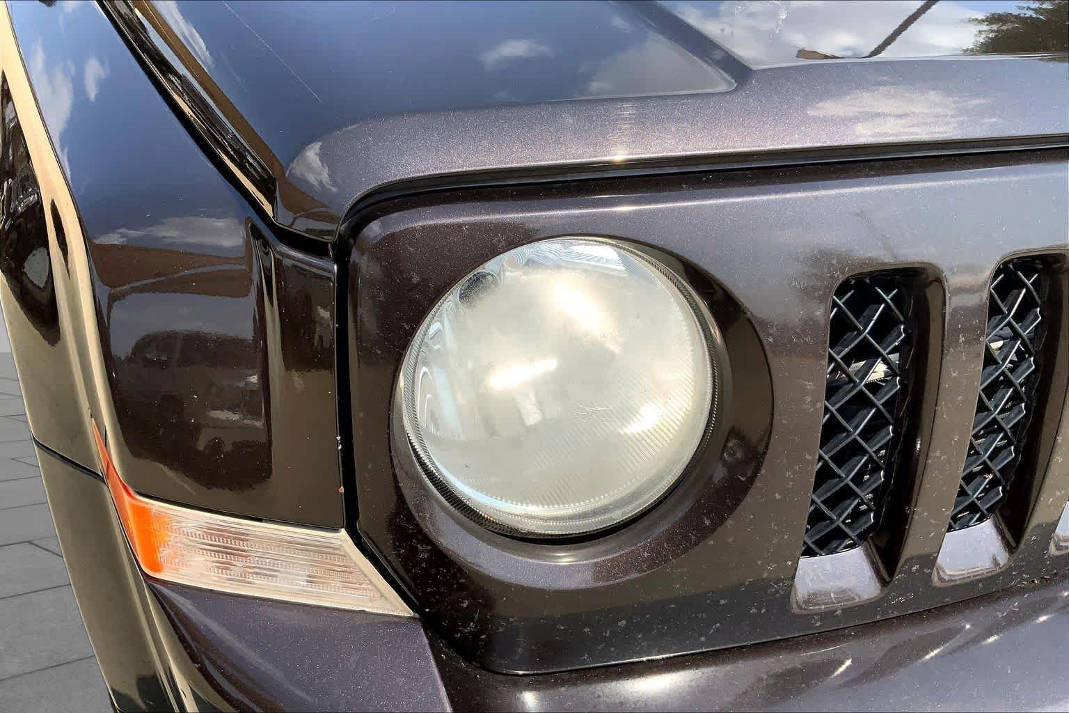 Used 2014 Rugged Brown Pearlcoat Jeep Latitude image 27