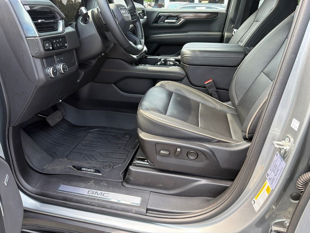 Used 2025 Silver GMC Elevation image 9