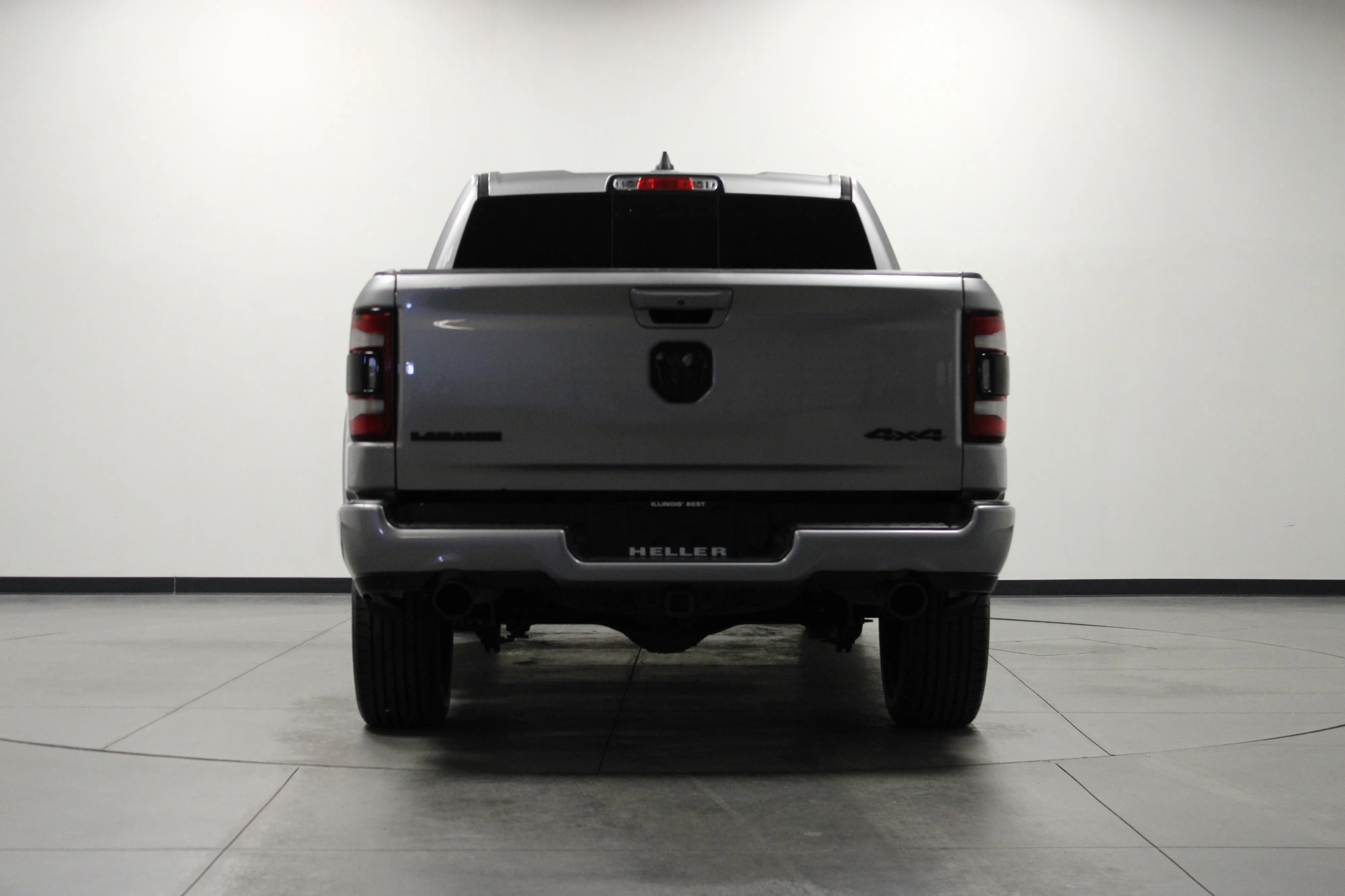 Used 2022 Billet Silver Metallic Clearcoat Ram Laramie image 5