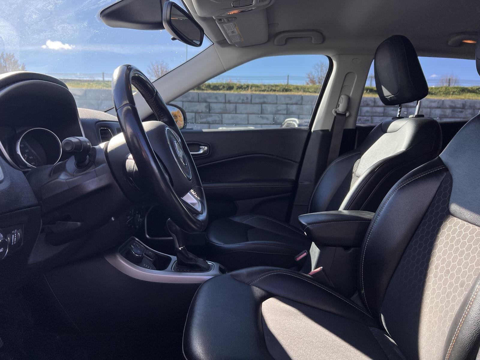 Used 2020  Jeep  image 10