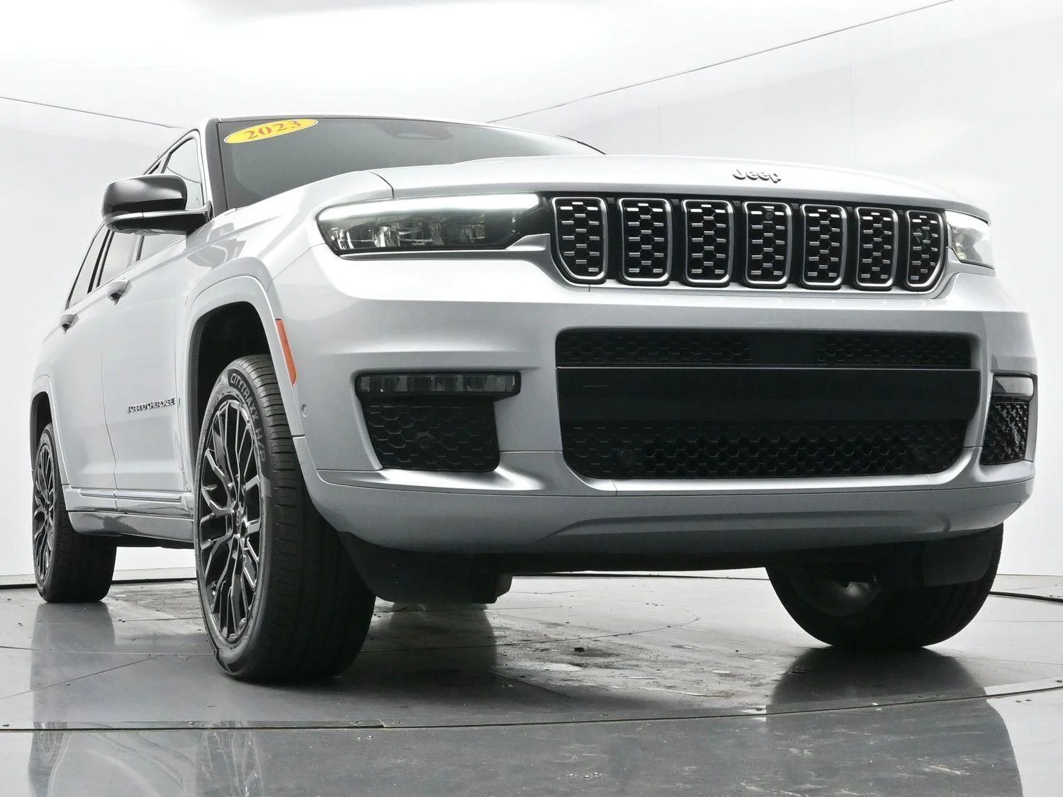 Used 2023 Silver Zynith Jeep Summit Reserve image 43
