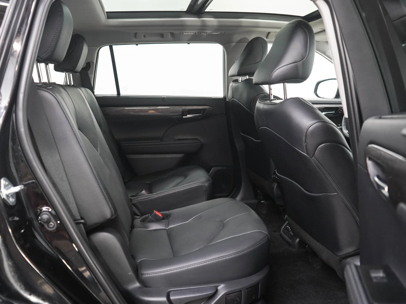 Used 2026  Toyota Hybrid Platinum image 11