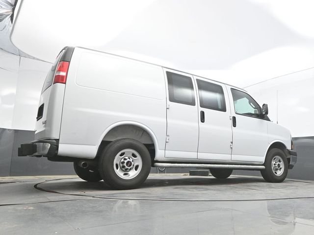 Used 2025 White GMC Work Van image 38