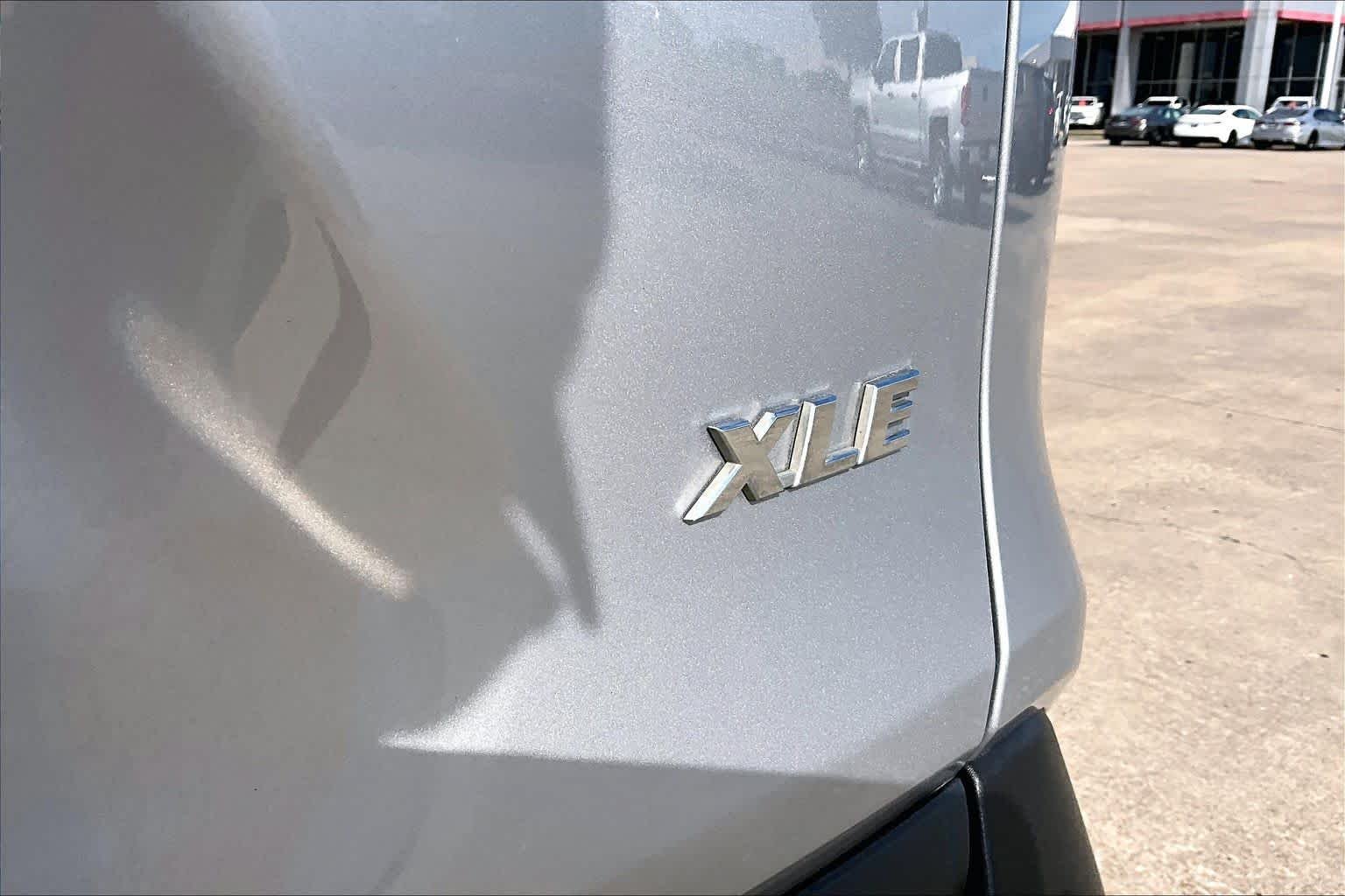 Used 2024 Silver Sky Metallic Toyota XLE Premium image 10