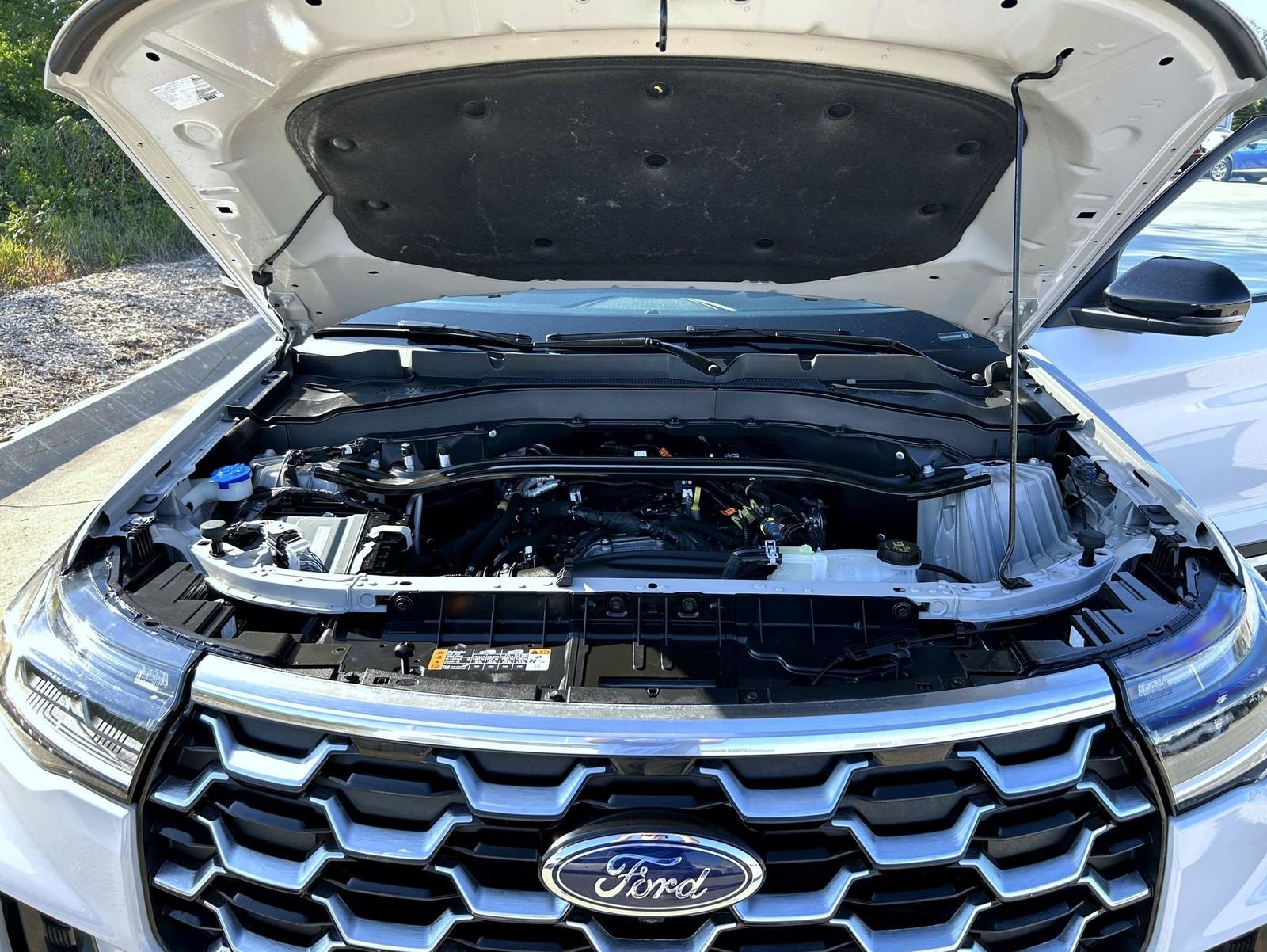 Used 2025 White Ford Platinum image 26