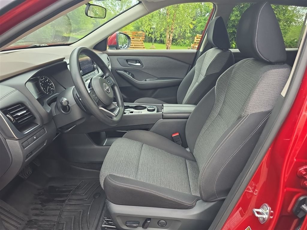 Used 2023 Red Nissan SV image 17