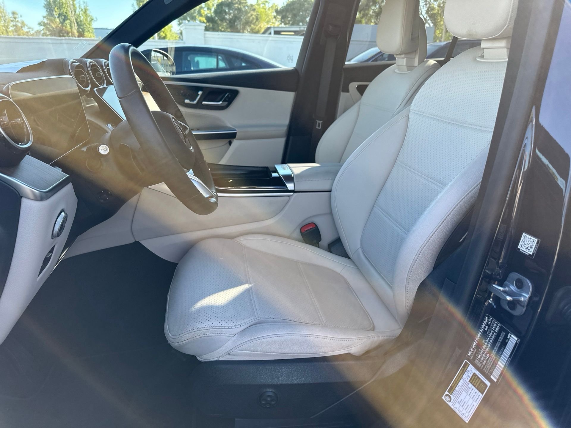 Used 2024  Mercedes-Benz GLC 300 image 6