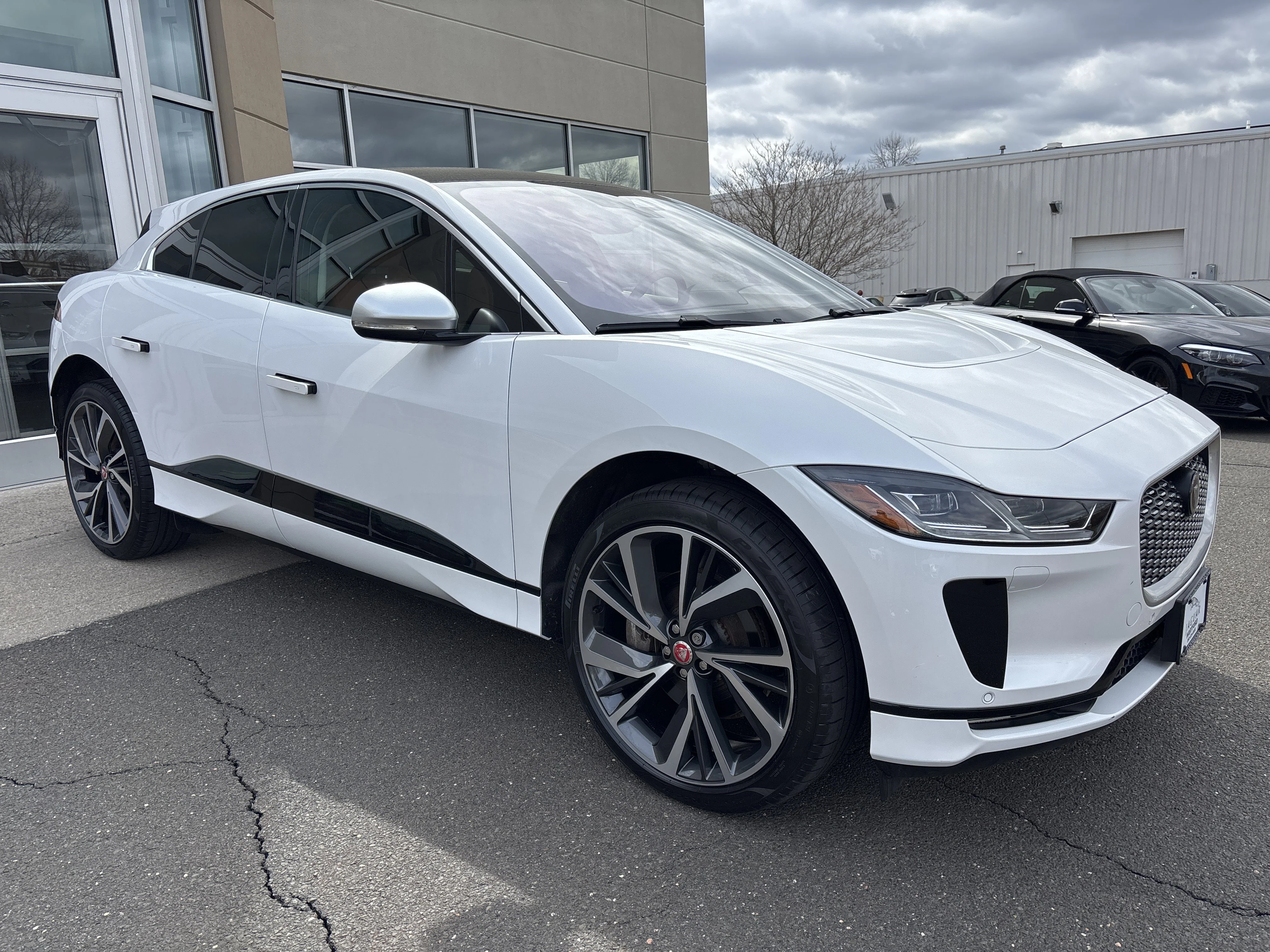 Used 2023 Fuji White Jaguar HSE image 7