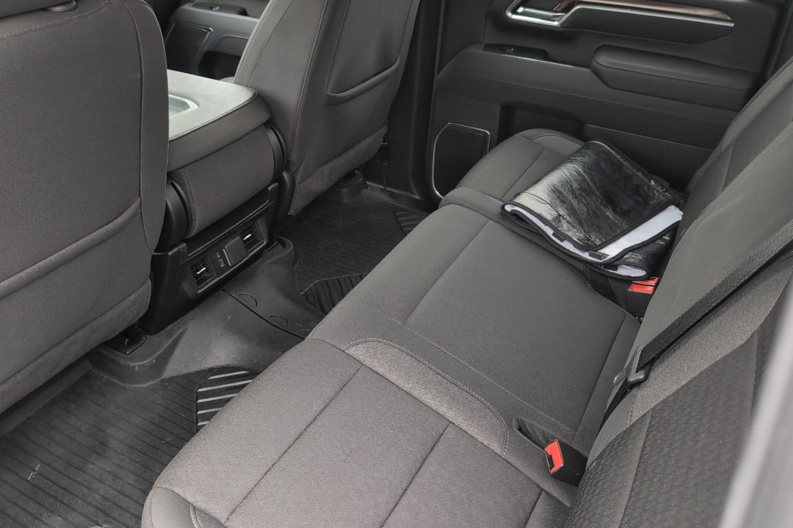 Used 2025 White Chevrolet LT image 12