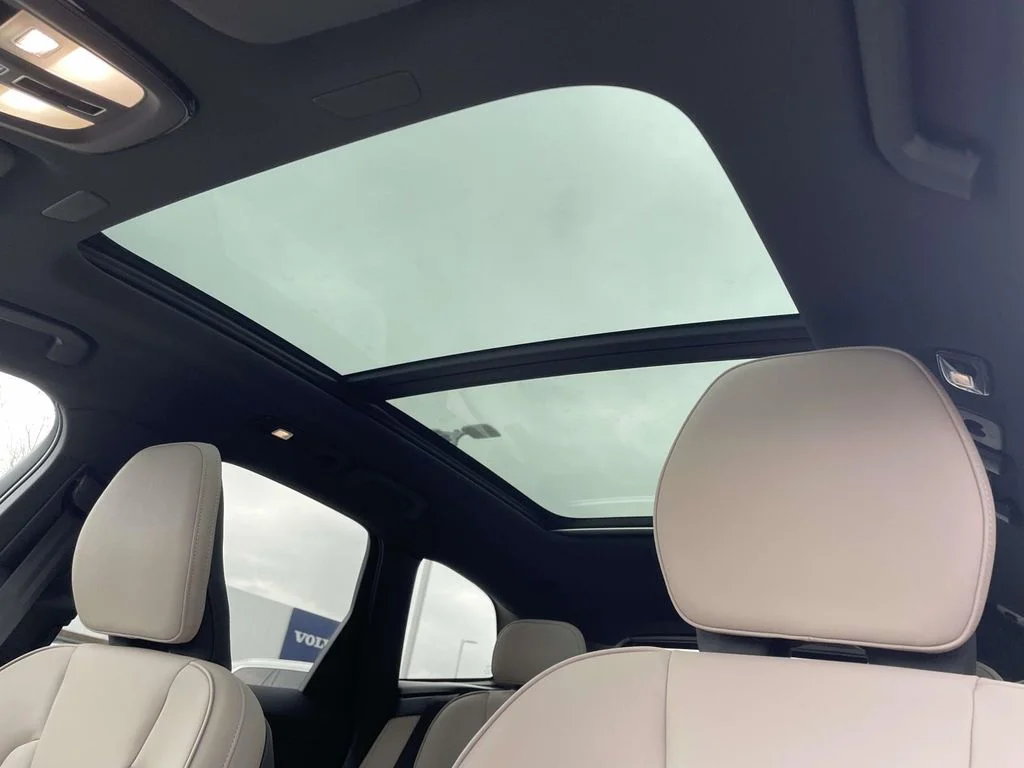 New 2026 Onyx Black Metallic Volvo Core image 9