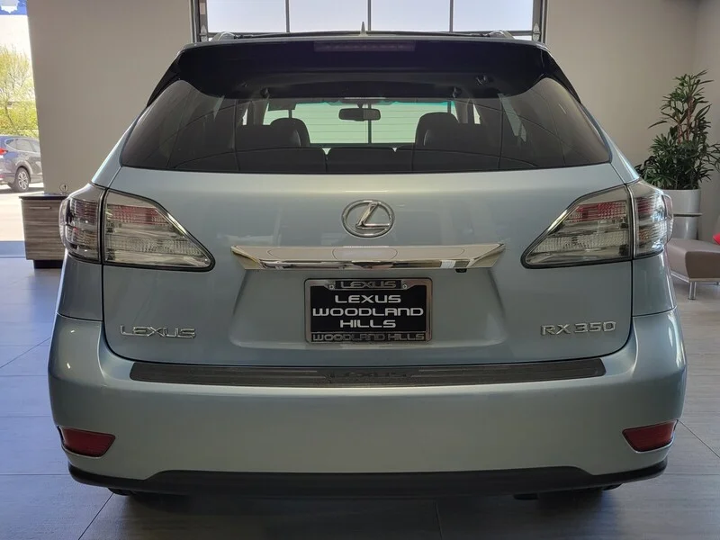 Used 2010 Blue LEXUS FWD 4DR image 4