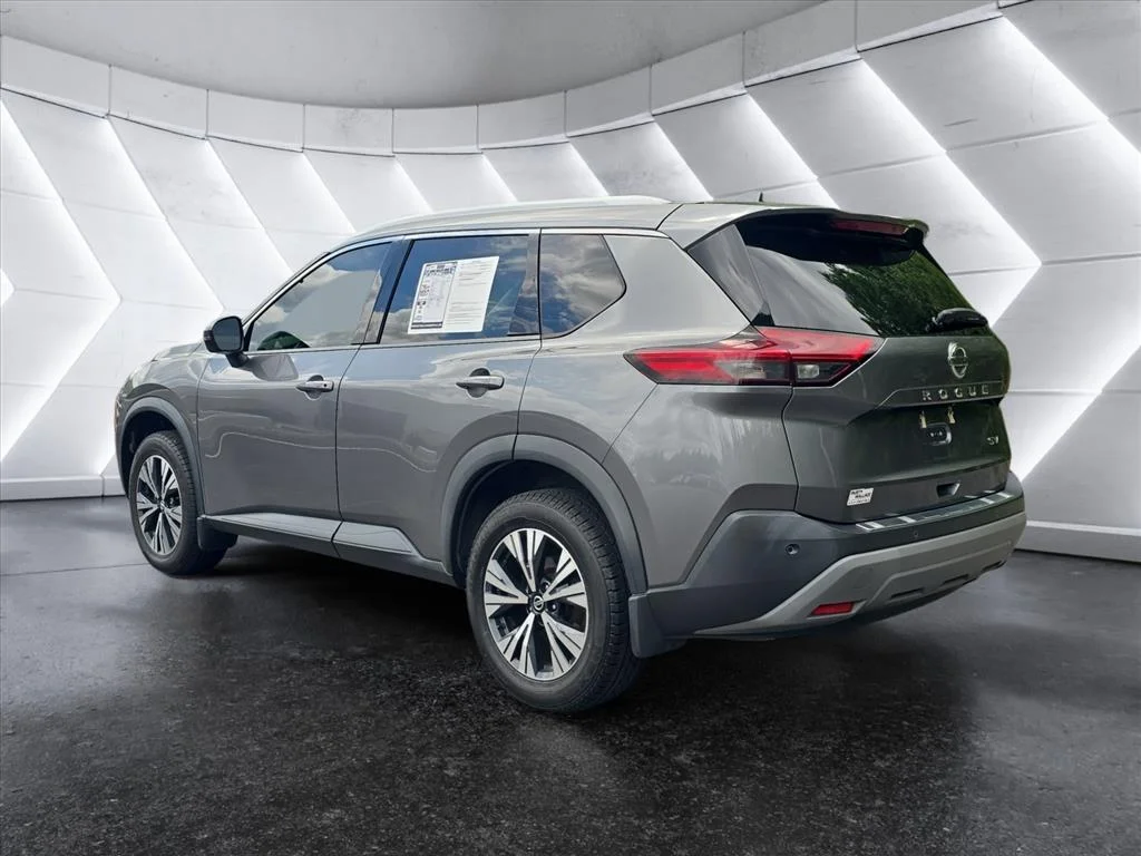 Used 2021 Gray Nissan SV image 3