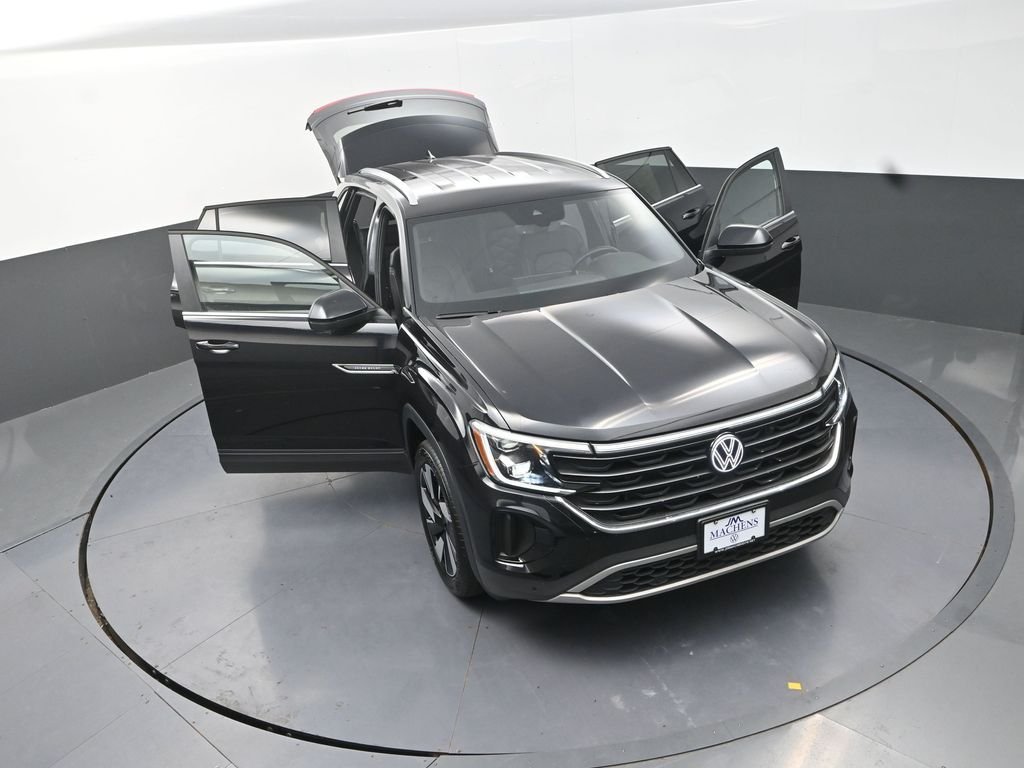 Used 2026  Volkswagen SE w/Technology image 33