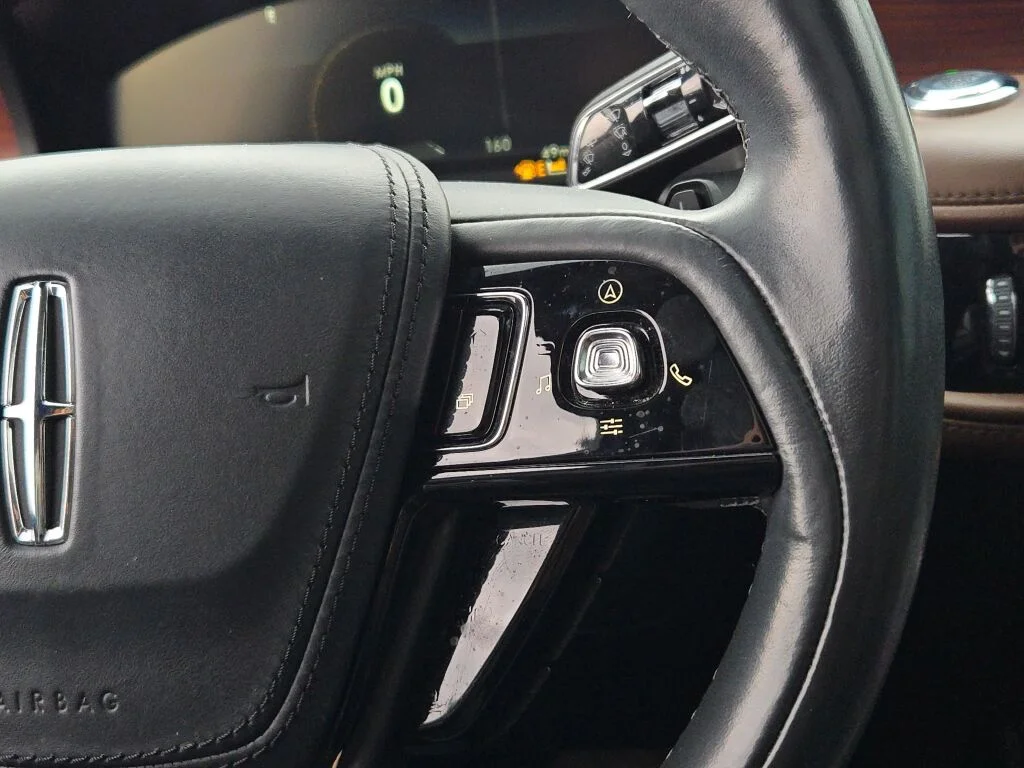 Used 2021 White Lincoln Reserve image 34