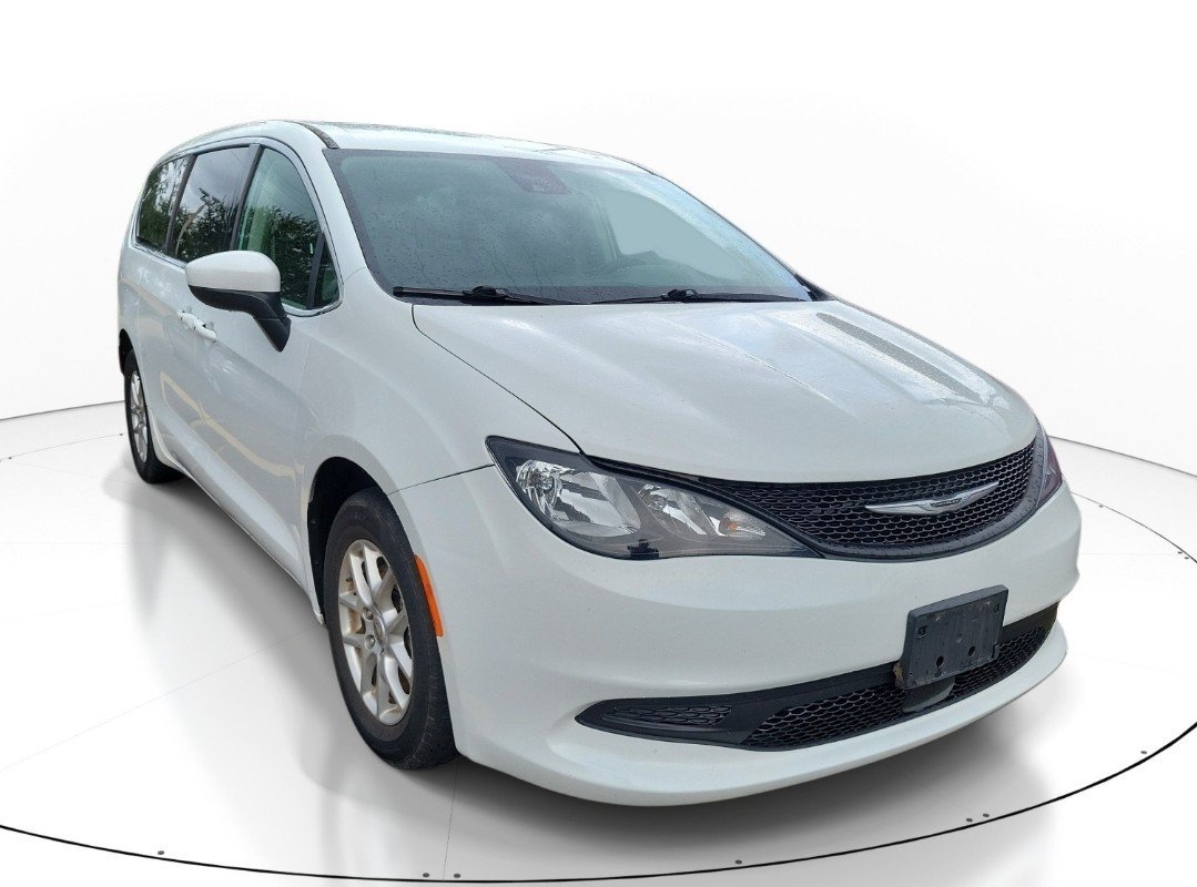 Used 2023 Bright White Clearcoat Chrysler LX image 10