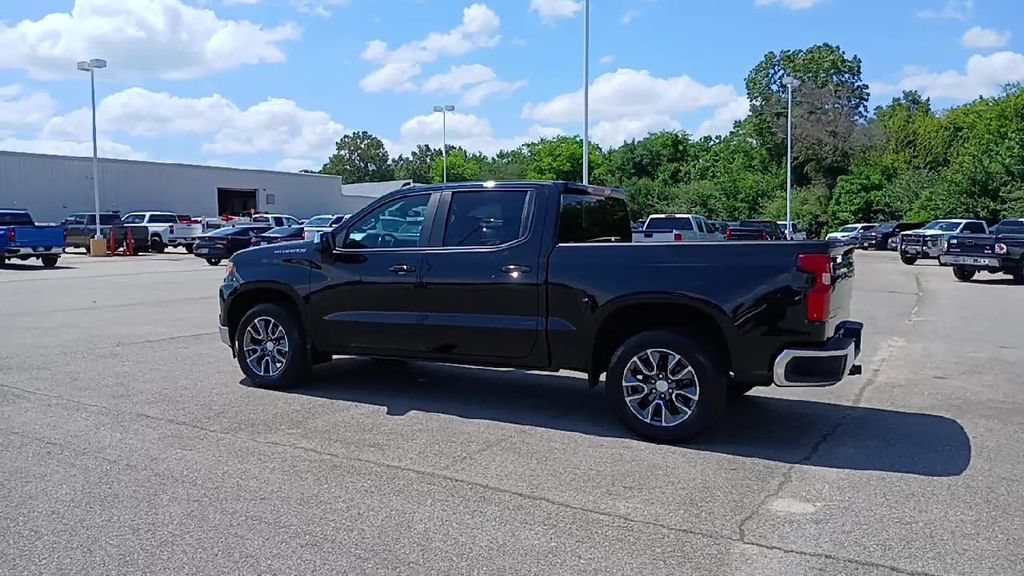 Used 2022 Black Chevrolet LT image 6