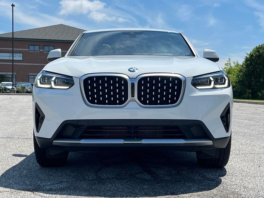 Certified Used 2025 Alpine White BMW xDrive30i image 3
