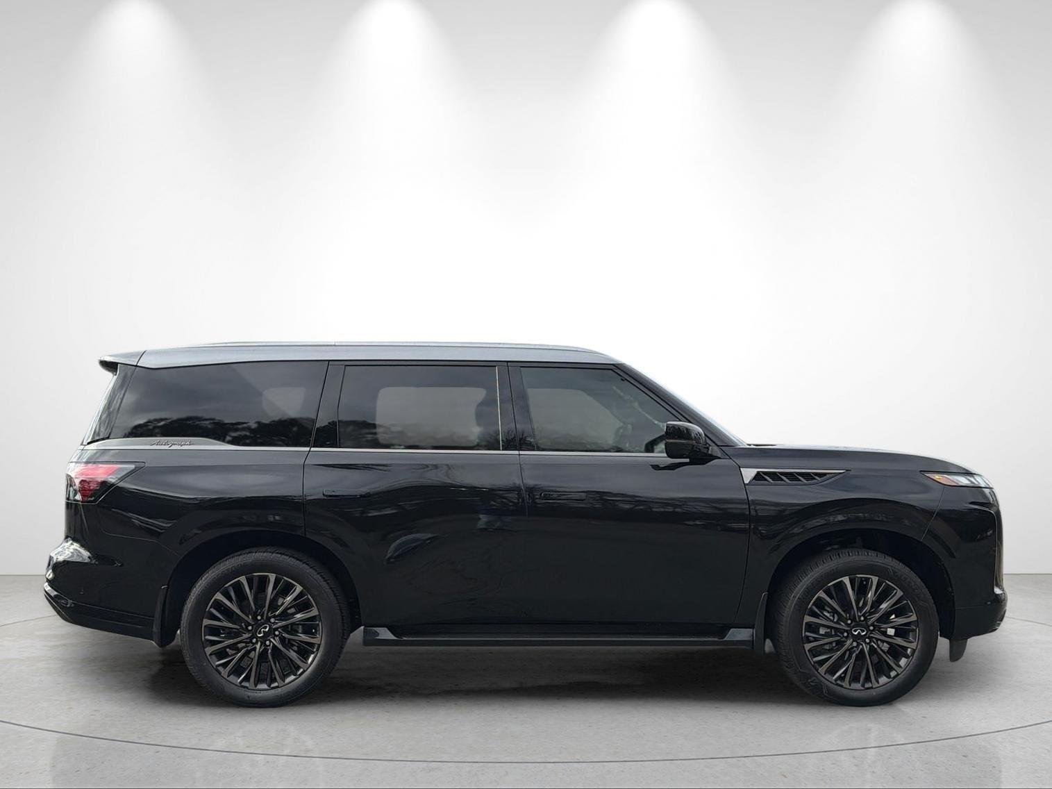 Used 2026 Mineral Black/Graphite Shadow INFINITI AUTOGRAPH image 6