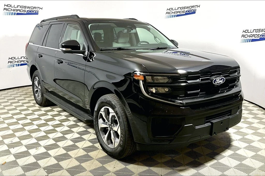 New 2027 Agate Black Metallic Ford Active image 2