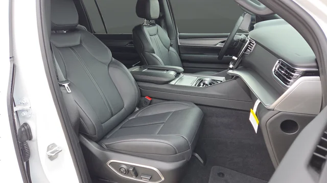New 2026 Bright White Clear-Coat Exterior Paint Jeep Limited Reserve image 23