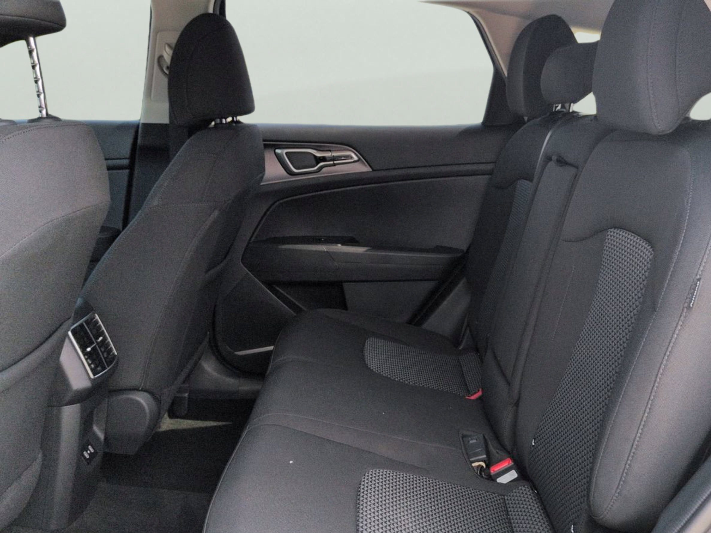 New 2027 Snow White Pearl Kia LX image 11