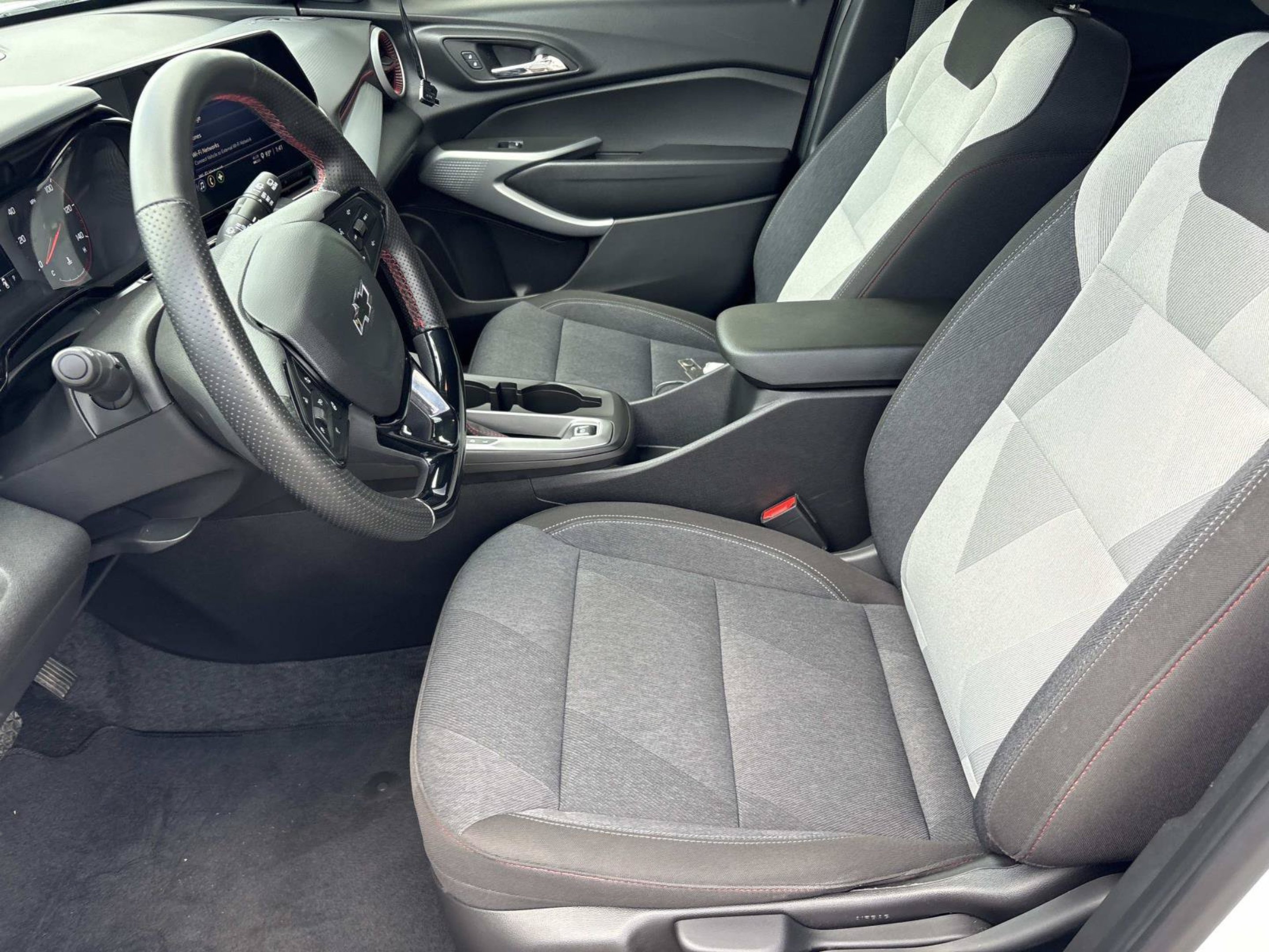 Used 2025 Summit White Chevrolet 1RS image 13