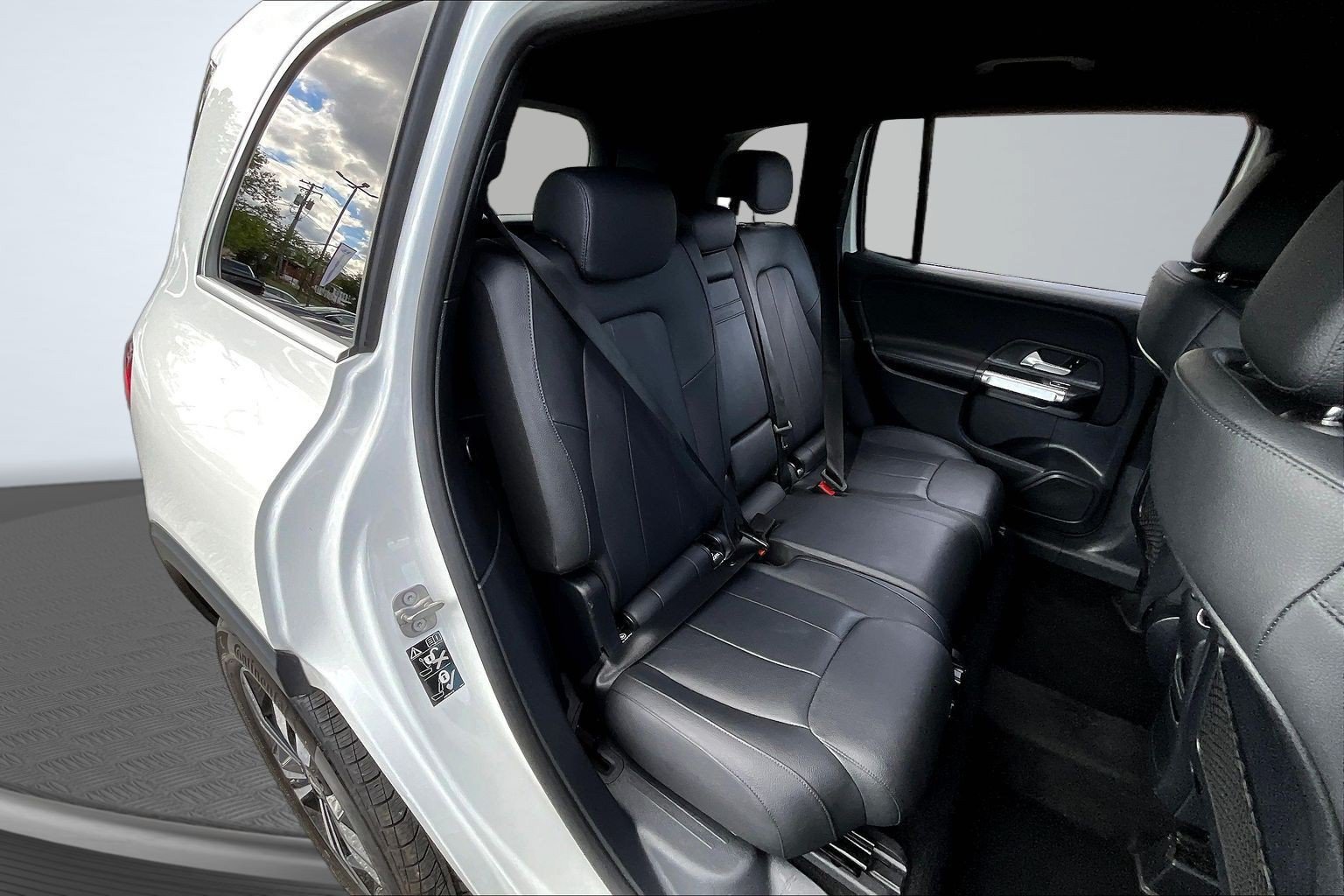 Used 2024 White Mercedes-Benz GLB 250 image 22
