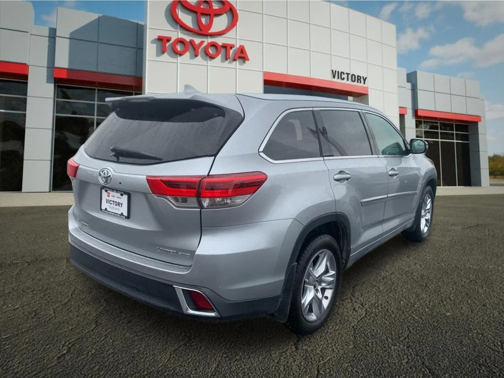 Used 2018 Silver Toyota Limited image 3