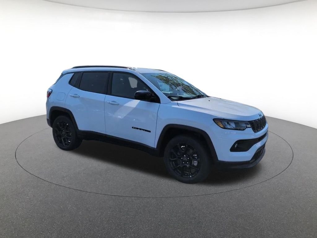 New 2026 Bright White Clearcoat Jeep Latitude image 5