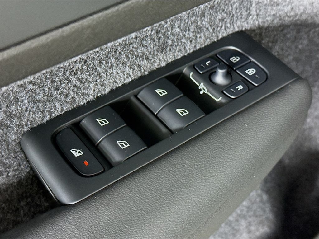 Used 2025 White Volvo B5 Plus Bright Theme image 17