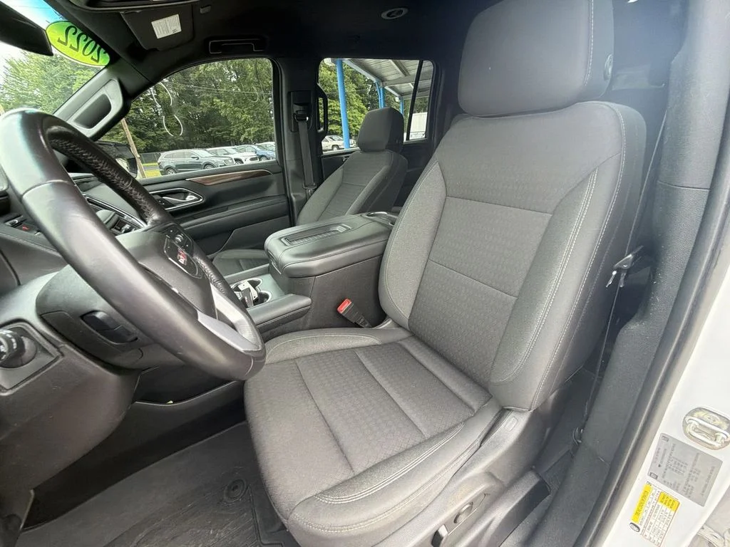 Used 2022 White GMC SLE image 20