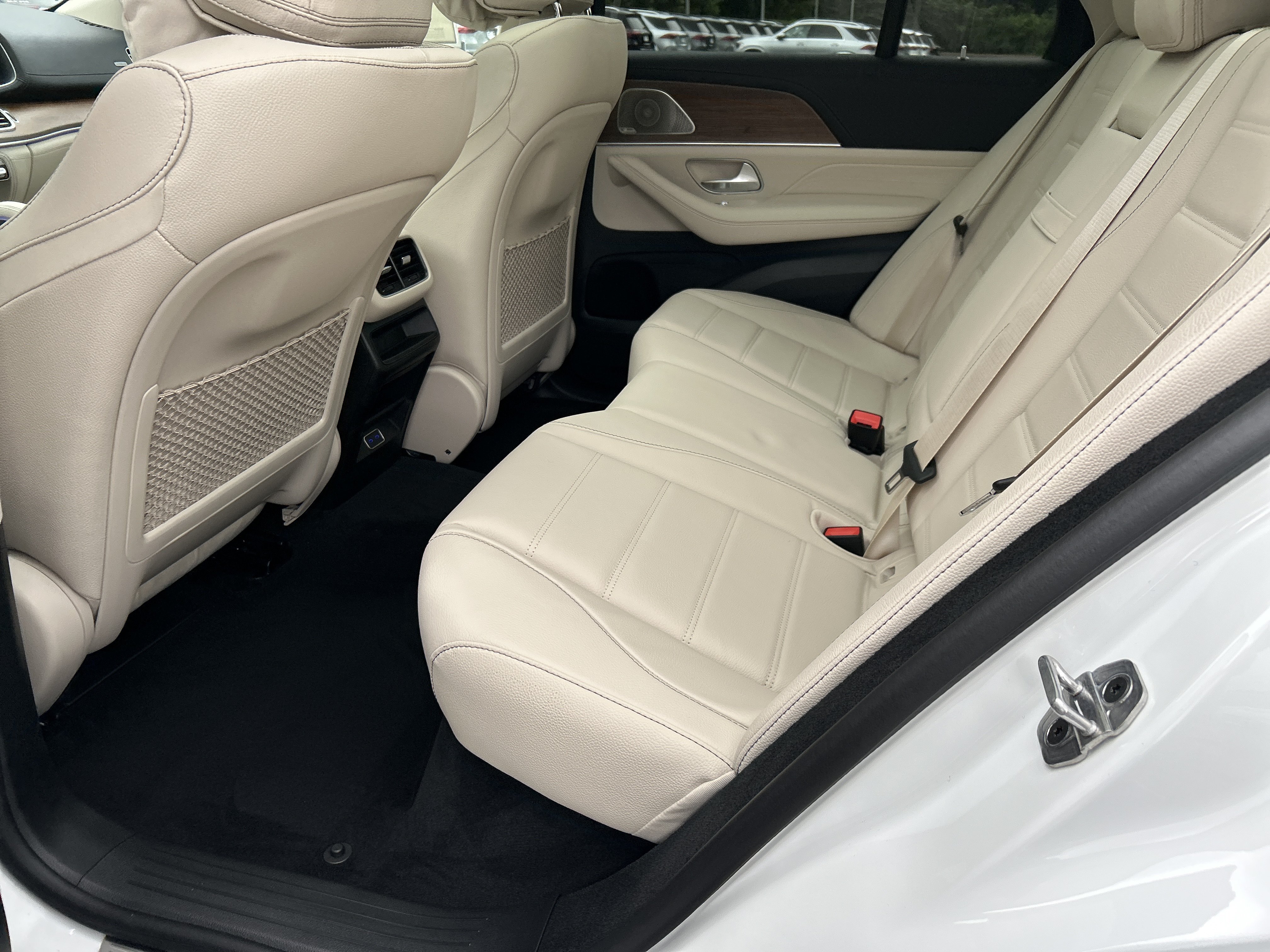 New 2026 MANUFAKTUR Moonlight White Metallic Mercedes-Benz GLE 450 4MATIC® SUV image 35
