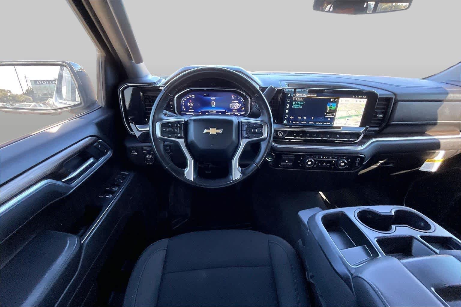 Used 2025 Summit White Chevrolet LT image 6