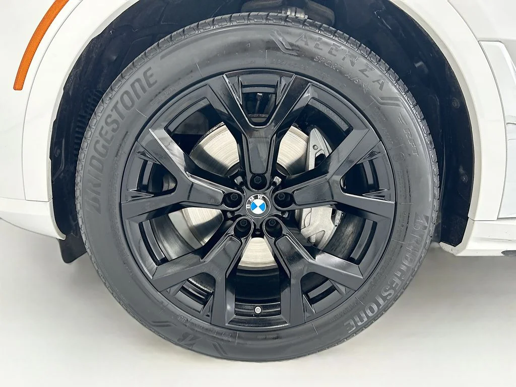 Used 2026 White BMW xDrive40i image 29