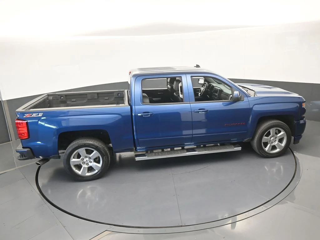 Used 2016 Deep Ocean Blue Metallic Chevrolet LT image 38
