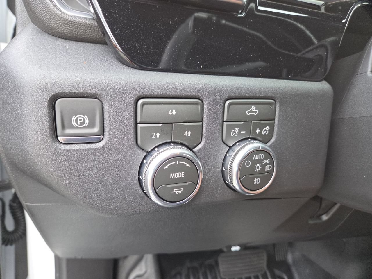 New 2026 Summit White GMC SLE image 5