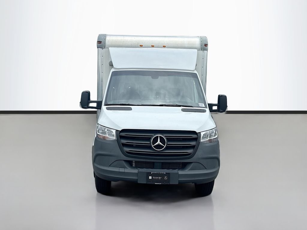 Used 2024  Mercedes-Benz DRY BOX TRUCK image 8