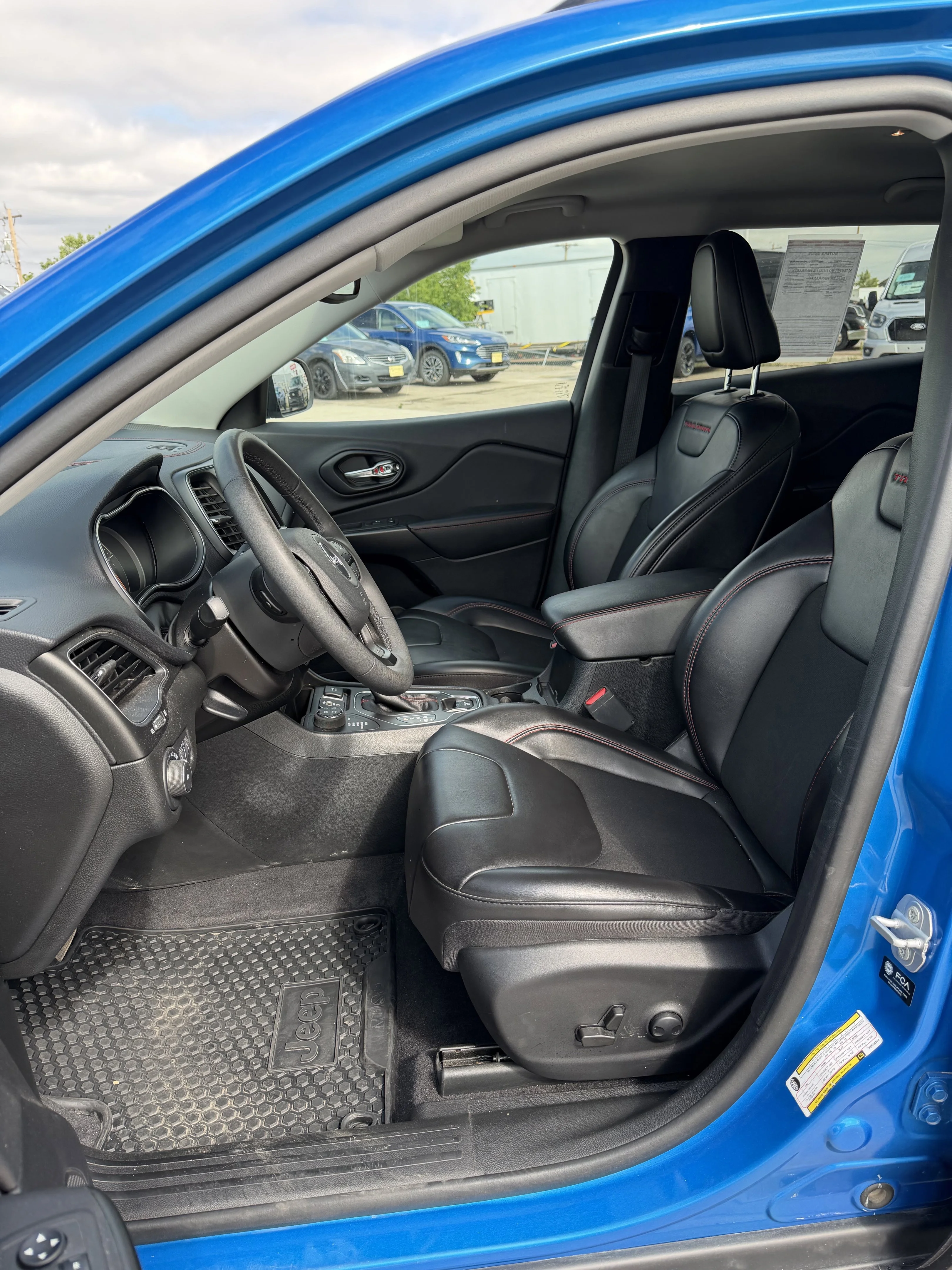 Used 2022 Hydro Blue Pearlcoat Jeep Trailhawk image 15