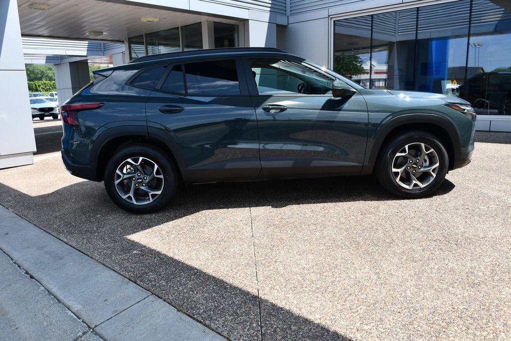 2026 Chevrolet Trax LT - Photo 9