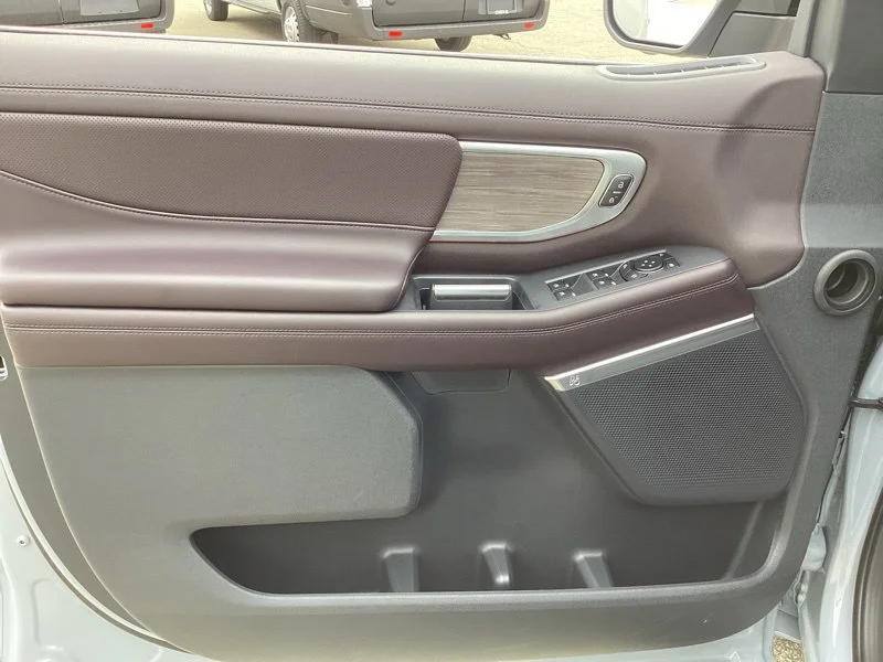 New 2026 Glacier Gray Metallic Tri-Coat Ford Platinum® image 35