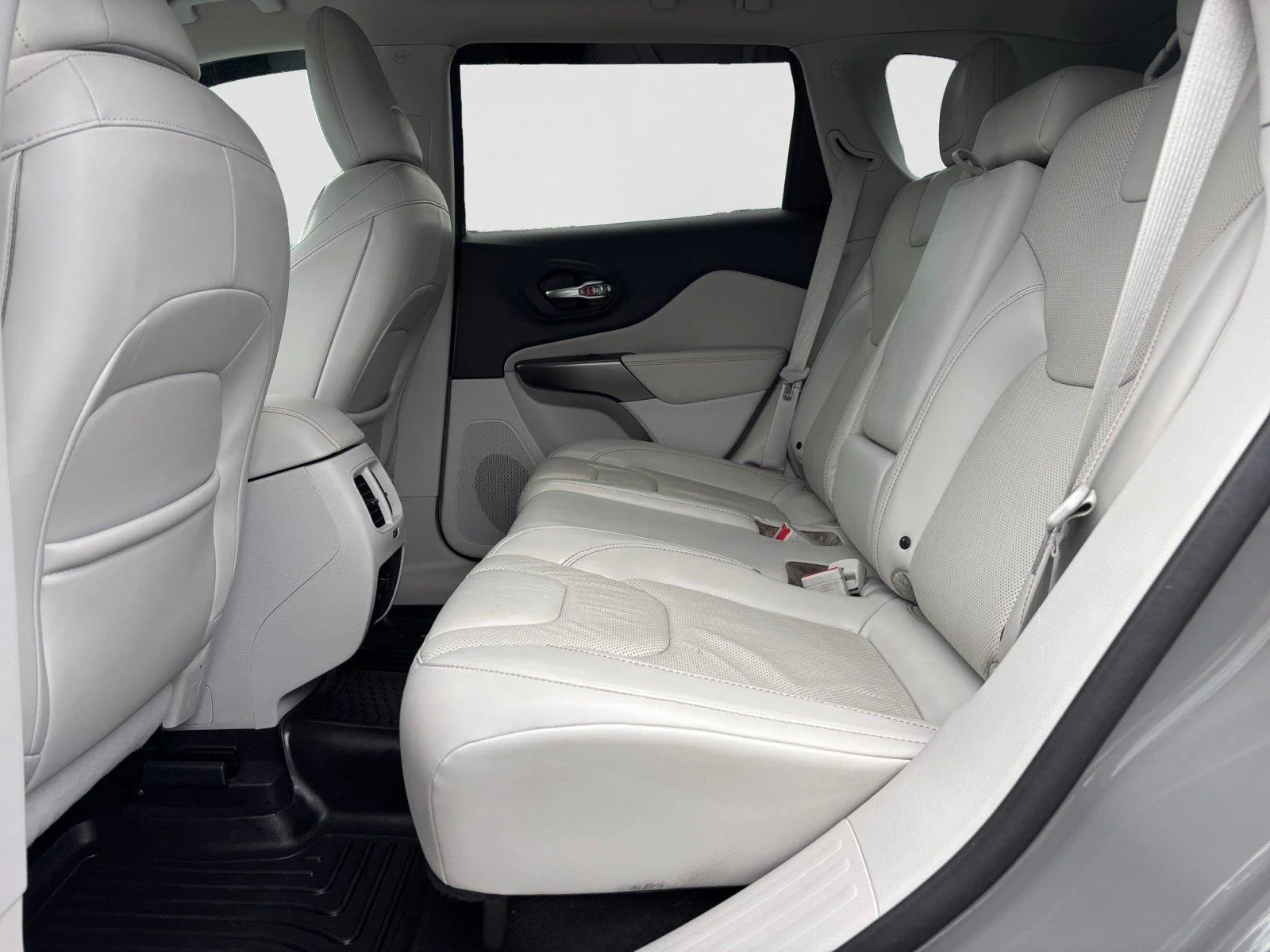 Used 2019 Sting-Gray Clearcoat Jeep Limited image 35