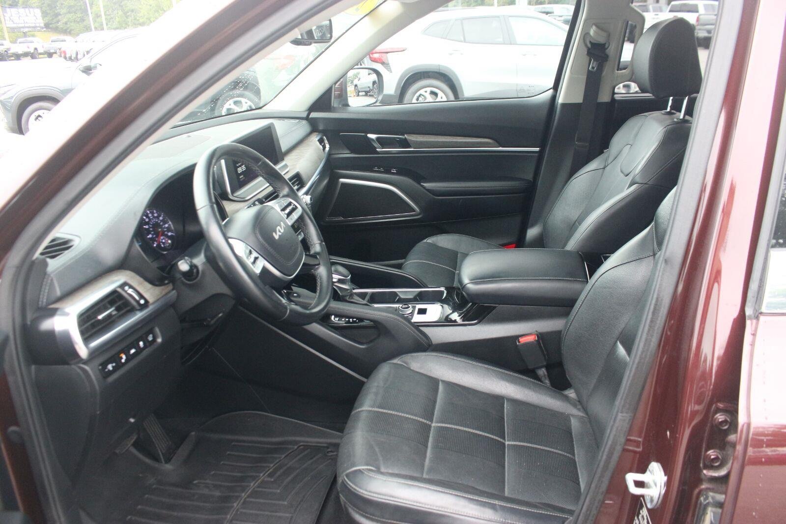 Used 2022 Red Kia EX image 14